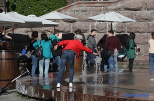 В Киеве запустили фонтаны