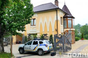 На Буковине грабитель отстреливался от полицейских: двое раненых