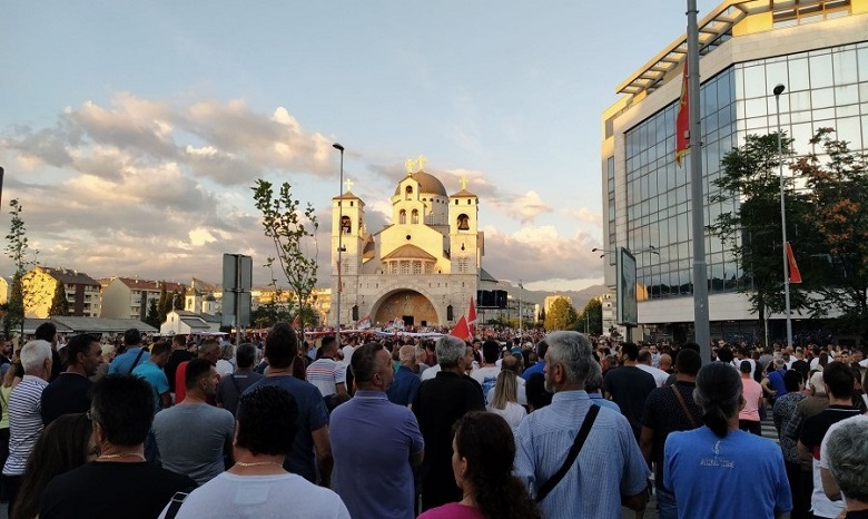 В Черногории задержаны священники после участия в крестном ходе против антицерковных законов