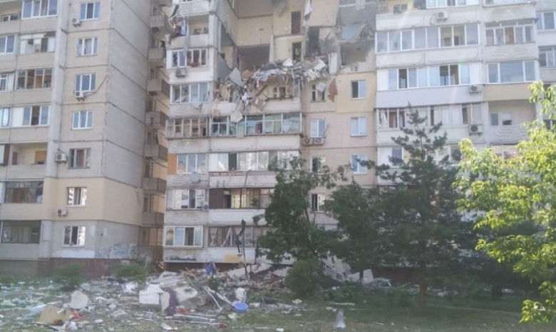 Мощный взрыв в многоэтажке в Киеве