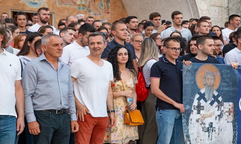 В Черногории к акции поддержки Сербской Православной Церкви присоединились учителя и моряки