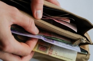 Появляются "живые" деньги: как растут зарплаты украинцев с ослаблением карантина