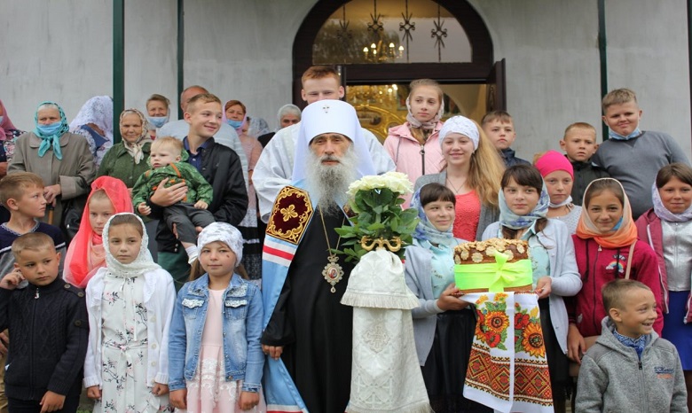 На Закарпатье и Тернопольщине освящены престол и храм УПЦ