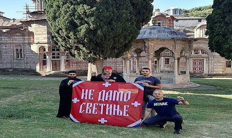 Три паломника совершают крестный ход из Афона в Черногорию в поддержку Церкви