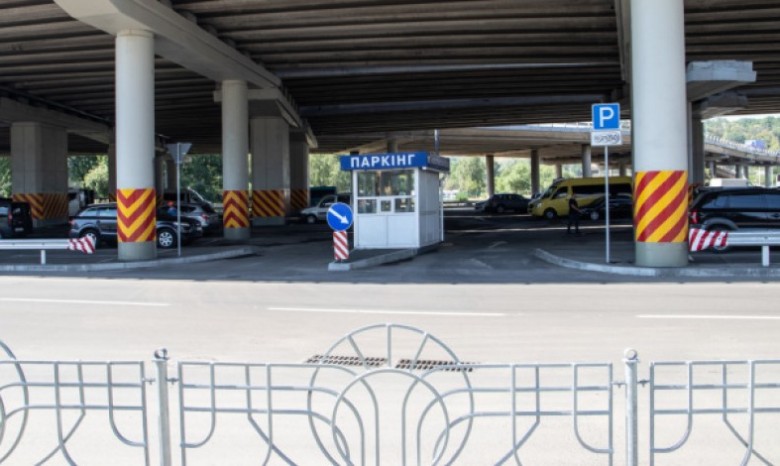 Борьба с пробками в Киеве: возле метро устанавливают перехватывающие паркинги