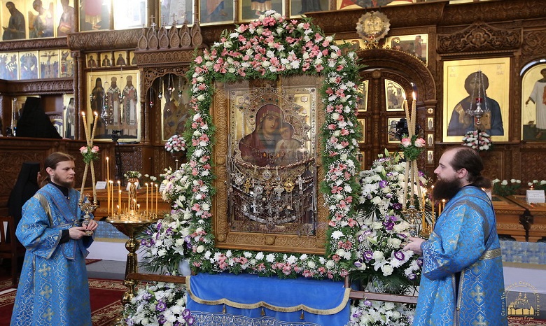 Тысячи верующих УПЦ приняли участие в торжествах в честь Святогорской иконы Богородицы