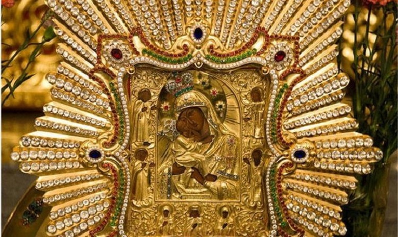 В Почаевской Лавре сотни верующих УПЦ отметили день памяти Почаевской иконы Богородицы