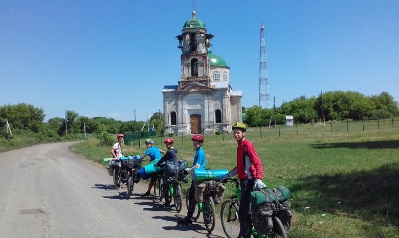 На Луганщине УПЦ организовала для детей десятидневный велосипедный поход