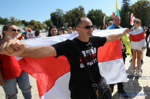 В Киеве прошел марш "За свободную Беларусь"