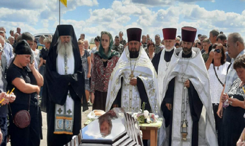 На Кропивниччине священники УПЦ отпели воина ООС