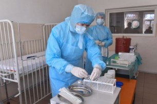 Проверка эпидемией: связаны ли "антирекорды" по коронавирусу с увеличением тестирования