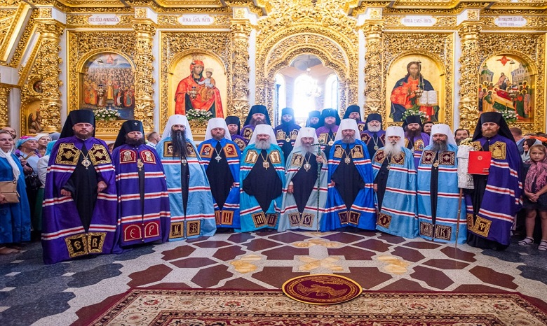 В Киево-Печерской лавре сегодня тысячи верующих УПЦ празднуют день памяти Феодосия Печерского