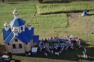 В Черновицкой области освятили новый храм УПЦ, построенный вместо захваченного ПЦУ
