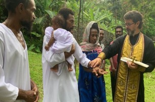 РПЦ обращает в православие коренных жителей Папуа - Новой Гвинеи