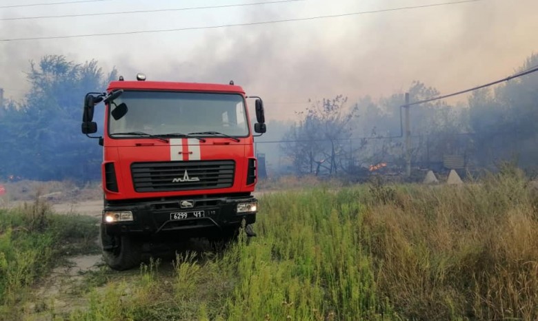 Пожар в прифронтовой зоне распространился на Новоайдарский район