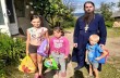 Сотни детей из нуждающихся семей получили от УПЦ рюкзаки с канцелярией