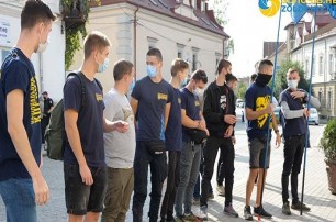 В Золочеве Нацкорпус провел митинг против общины УПЦ