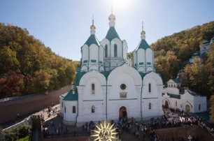 В Святогорской лавре началось празднование 20-летия освящения главного собора
