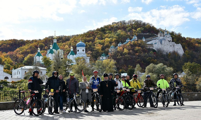 Верующие УПЦ преодолеют более 700 км на велосипедах с молитвой о мире