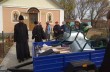 Священники УПЦ передали помощь погорельцам в Луганской области