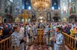 В столичном Покровском монастыре УПЦ тысячи православных отмечают престольный праздник