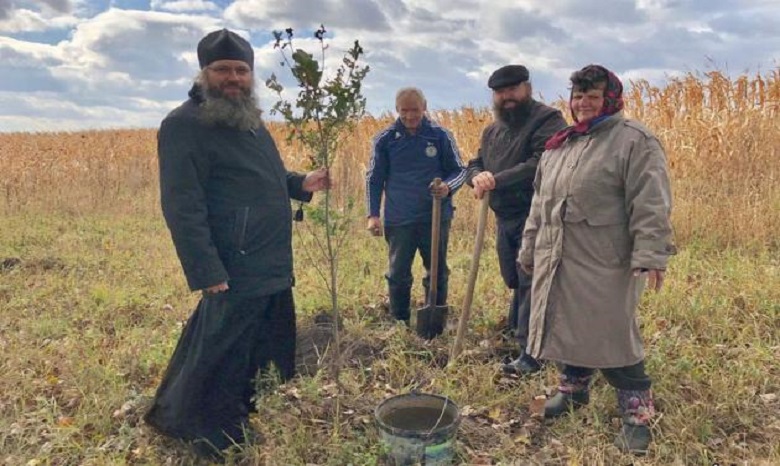 На Черниговщине духовенство и верующие УПЦ поддержали Всеукраинскую акцию «Посади дерево