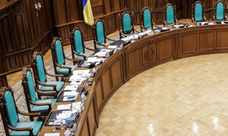 КСУ: как меньшинство может "законно" разрушать Украину