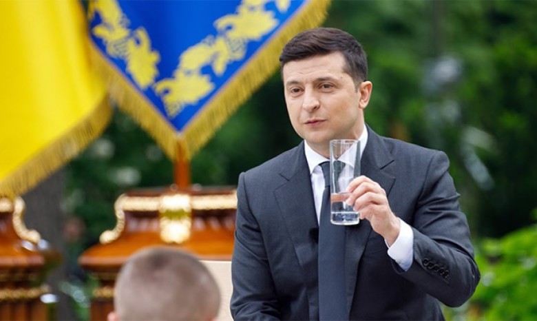 Зеленский предлагает прекратить полномочия всех судей КСУ: текст законопроекта
