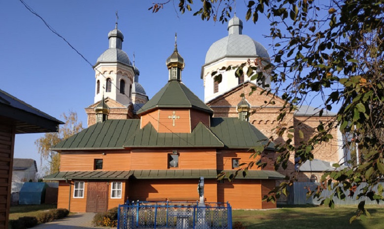 На Буковине освятили новый престол в храме УПЦ, пострадавшем от захвата УПЦ КП