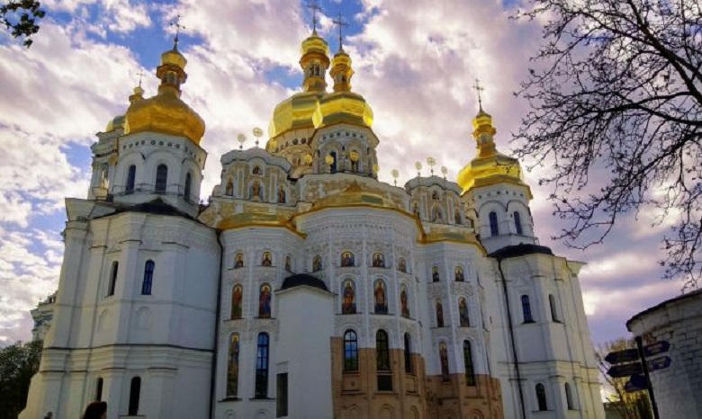 Киево-Печерская лавра возобновила ежедневную трансляцию богослужений