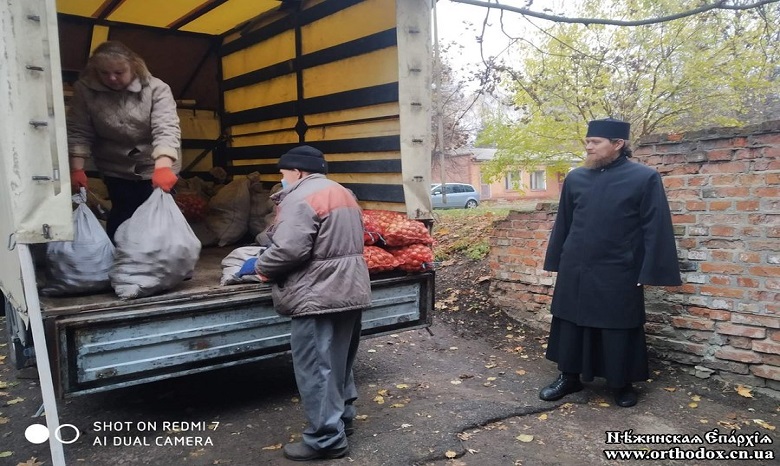 Монастырь УПЦ передал 2 тонны продуктов больнице Нежина