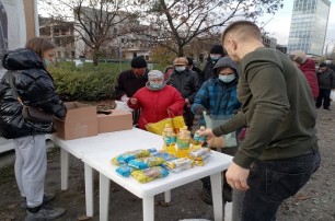 В Киеве УПЦ передала продуктовые наборы для нуждающихся