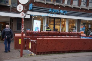 В супермаркете Гааги произошла резня, нападающий ранил двух человек