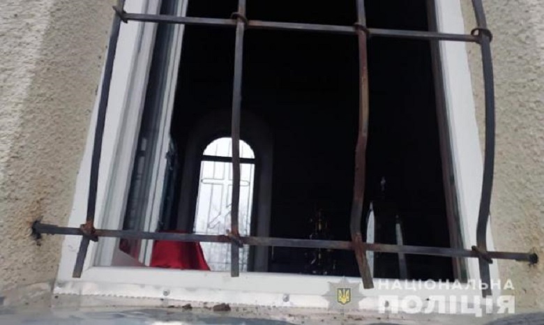 В Черновицкой области неизвестные ограбили храм УПЦ