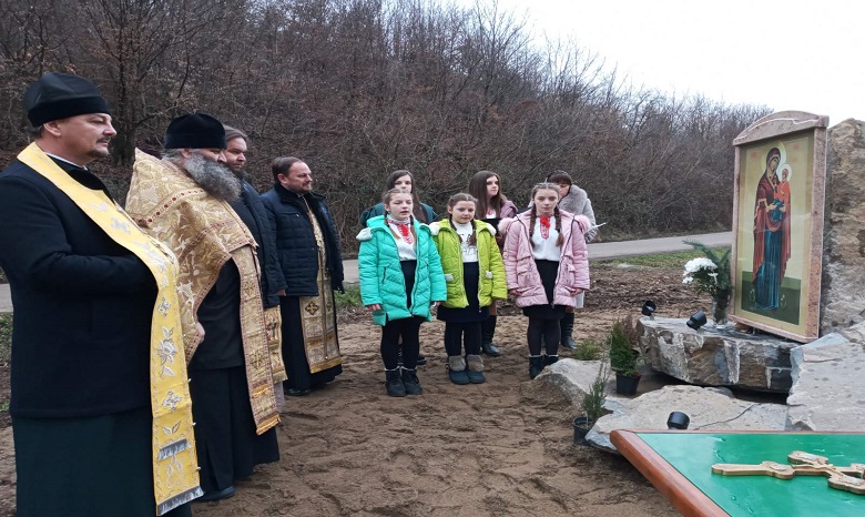 На Закарпатье духовенство УПЦ освятило туристический маршрут «Источник святой Анны»