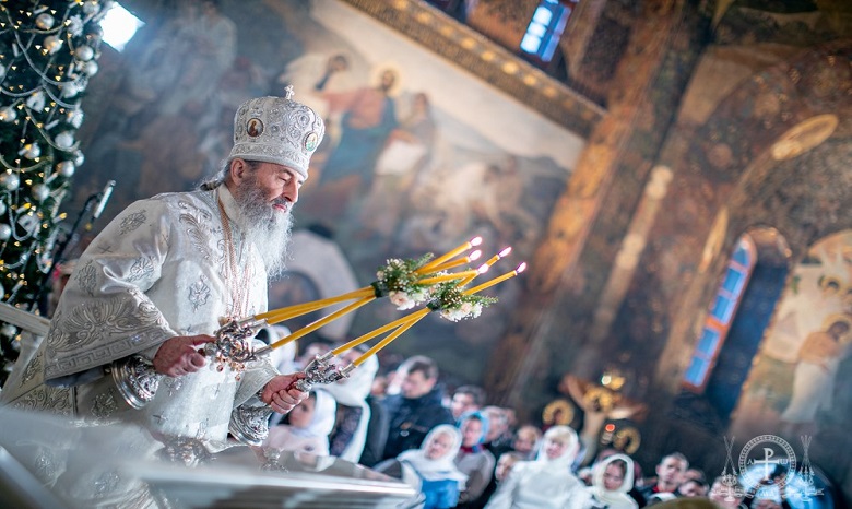В Киево-Печерской лавре в день Рождества Христова верующие УПЦ молились на 8 литургиях