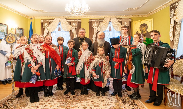 Предстоятель УПЦ встретился с сестрами и воспитанниками Марфо-Мариинской обители