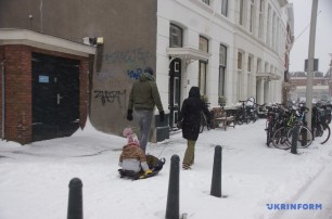 Нидерланды накрыло большим снегом