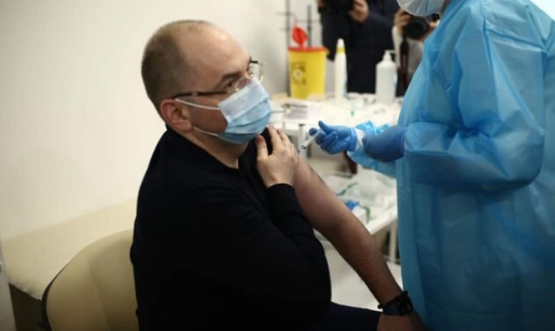 Украина начала кампанию вакцинации. Подробности, риски, прогнозы