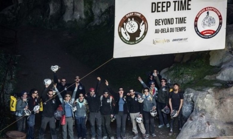 Во Франции добровольцы ради эксперимента 40 дней сидели в пещере без телефонов и часов