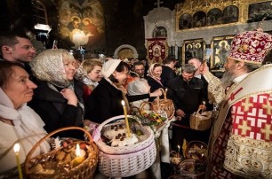Украинские телеканалы покажут трансляции Пасхальных богослужений из Киево-Печерской лавры