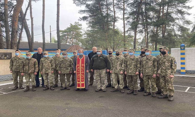 В Бориспольской епархии УПЦ священники поздравили с Пасхой военнослужащих и осужденных