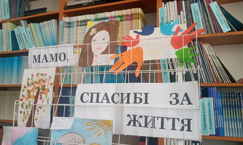 В УПЦ провели выставку детских рисунков ко Дню матери
