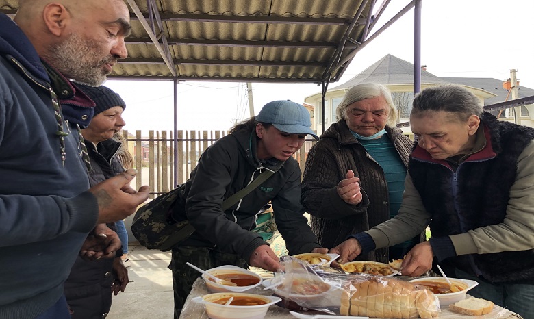 На Закарпатье православная молодежь УПЦ организовала обеды для бездомных