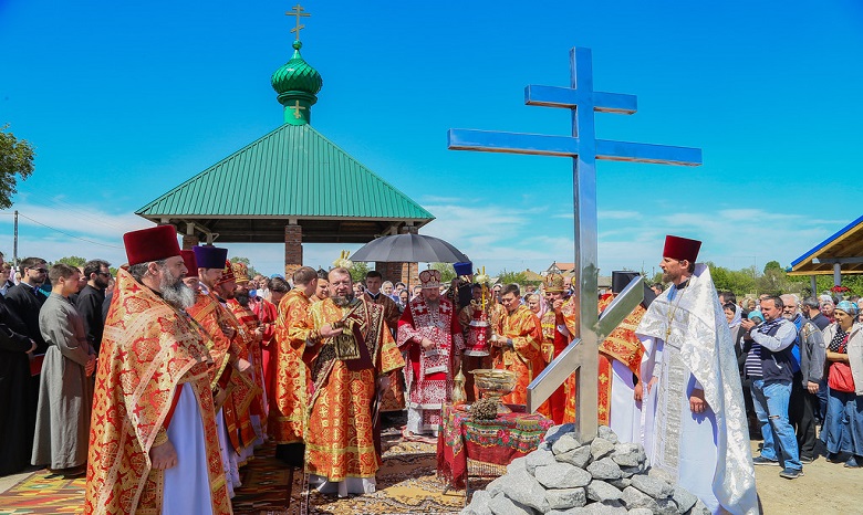На Харьковщине освятили летний храм и купальню на месте обретения чудотворной иконы Богородицы