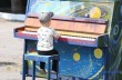 На улицах Харькова установили арт-пианино – могут играть все желающие
