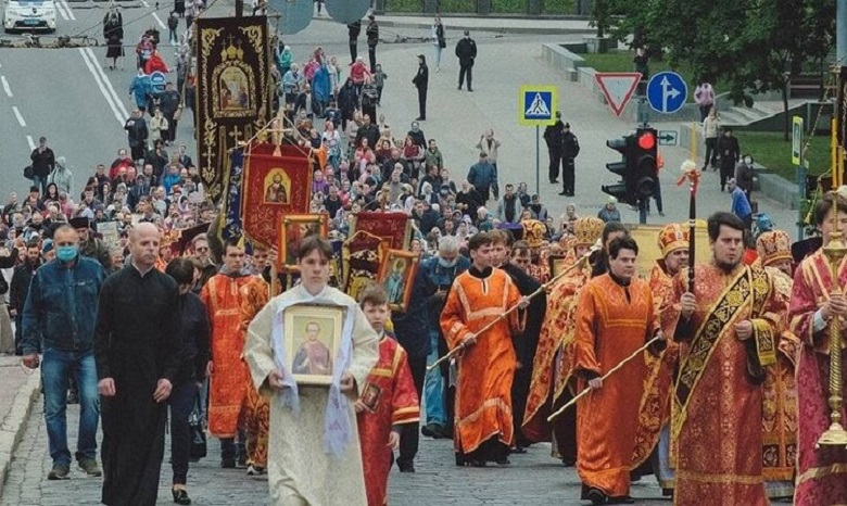 В Харькове в день мучеников Слобожанщины верующие УПЦ прошли крестным ходом
