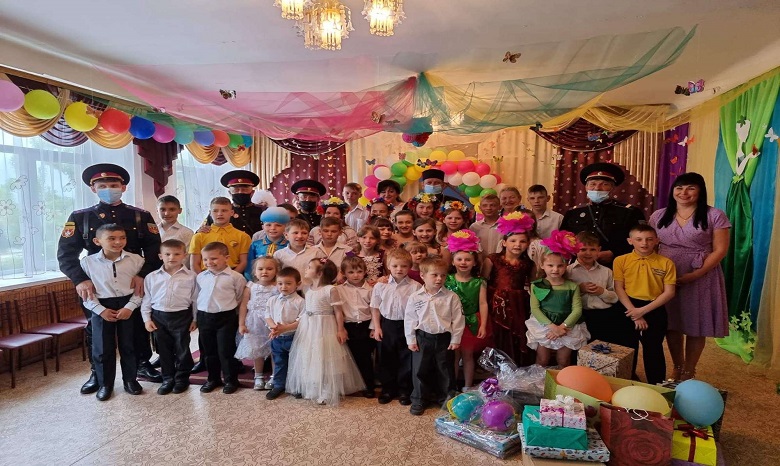 В Запорожской области ко Дню защиты детей УПЦ передала подарки сиротам