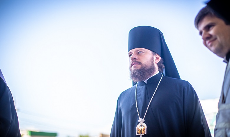 Епископ УПЦ назвал стояние под ВР возможностью исповедать свою веру