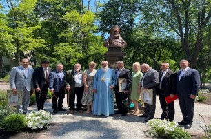 В Одессе ко Дню медработника УПЦ открыла памятник святому врачу Луке Крымскому